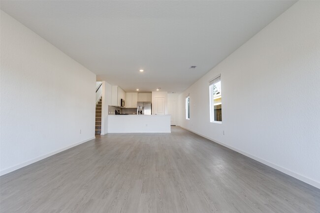 Photo - 1528 Crowson Rdg