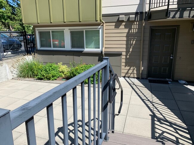 Building Photo - 15821 Leary Way Unit C127