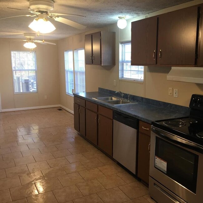1100 W Georgia Rd