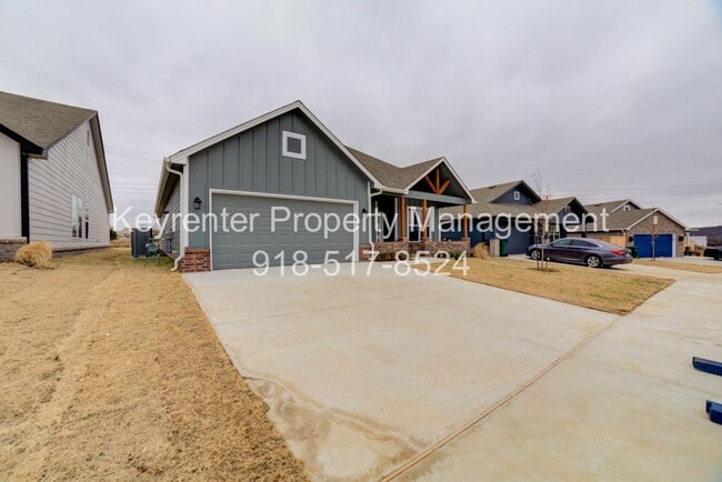 Building Photo - 4 BEDROOM CAPITAL HOME IN SAND SPRINGS!!!