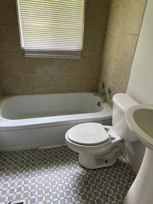 Photo - 405 Meadow Moss Rd