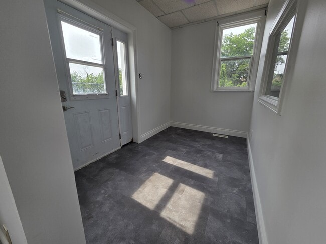 Photo - 190 Victoria St N