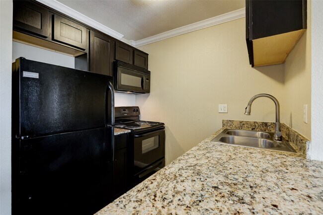 Building Photo - 2006 W 43rd St Unit 17 Rental