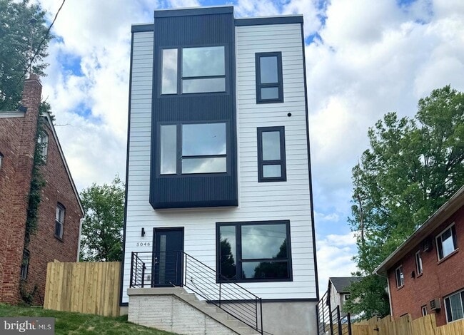 Building Photo - 5046 Astor Pl SE