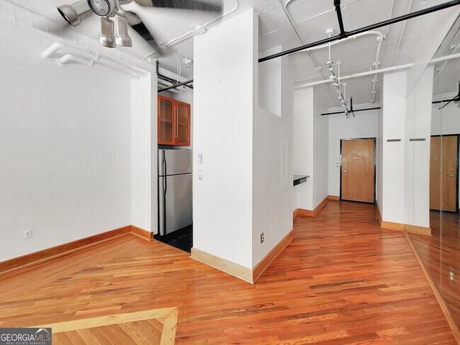 Photo - 120 Ralph McGill Blvd NE Unidad #402 Rental