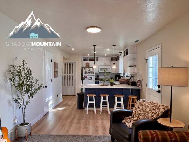 Photo - 408 Spring Ln