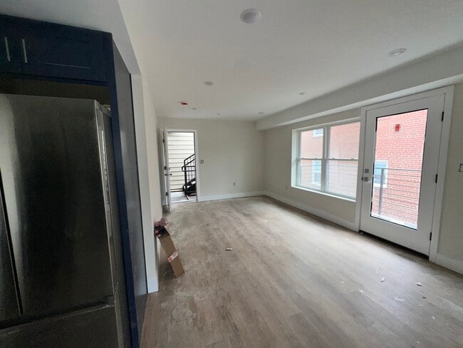 Photo - 945 52nd St NE