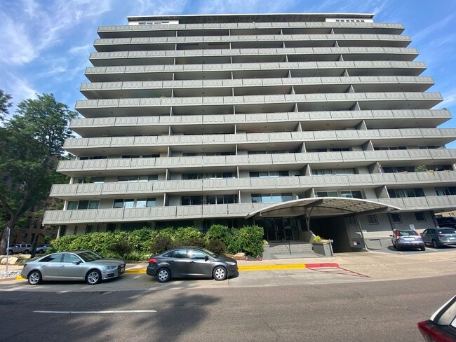 Building Photo - 1 bedroom High Rise Living Downtown