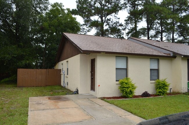 Building Photo - 2 bedroom 1 bath Renovated Patio Home for ...