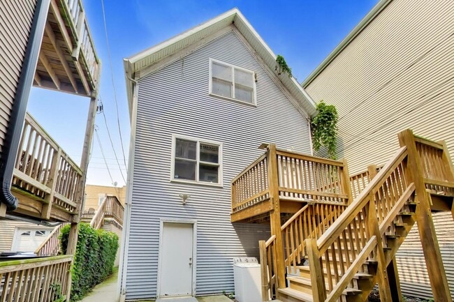 Building Photo - 3308 N Racine Ave Unit CH
