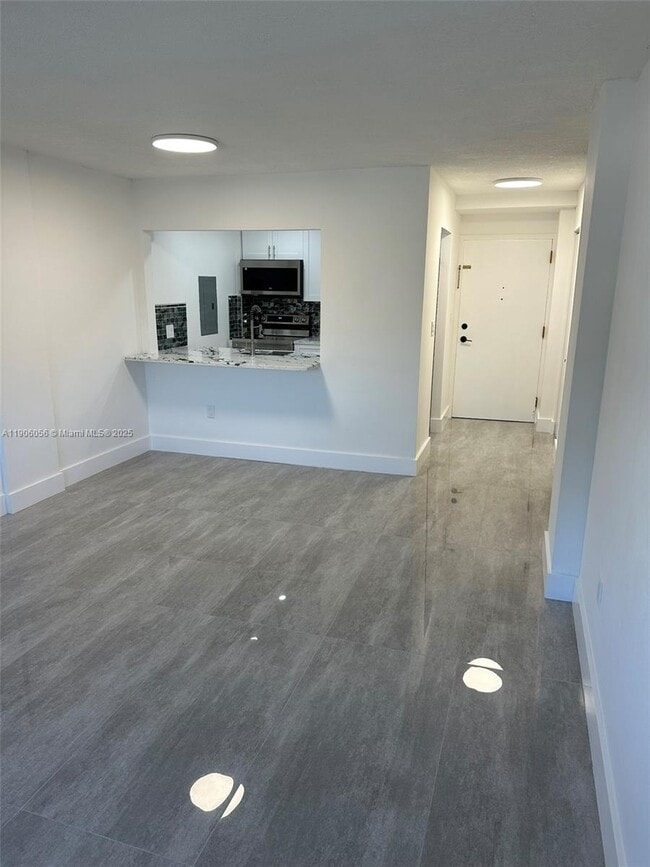 Photo - 5280 NW 7th St Unidad 306