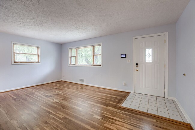 Photo - Charming 2 Bedroom With Bonus Room!!