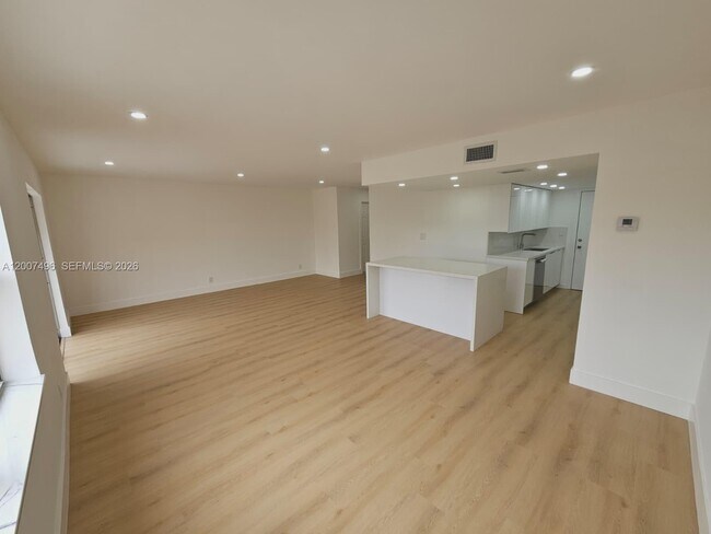 Building Photo - 17911 NW 68th Ave Unit O208