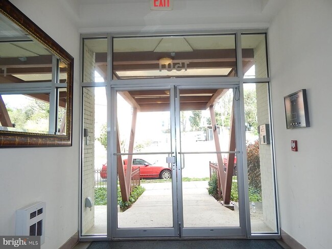 Building Photo - 1501 27th St SE Unit 406 Rental