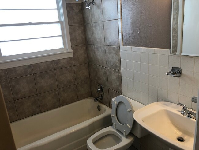 Photo - 4708 43rd St