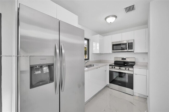 Photo - 673 NW 14th St Unit 2