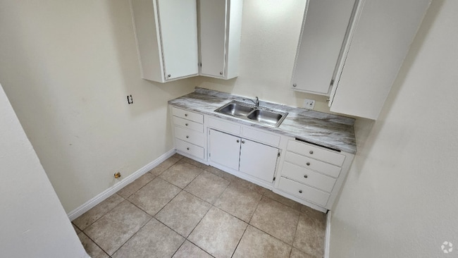 Building Photo - 13453 1/4 Filmore St Rental