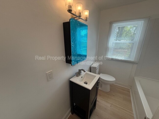 Photo - 1604 Textile Dr