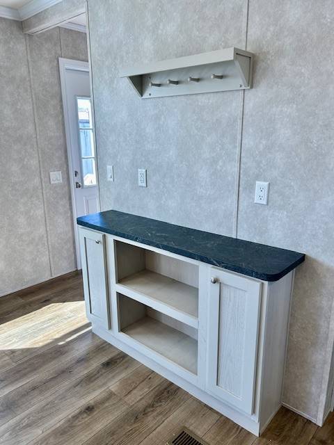 Photo - 8001 Hamilton Ave