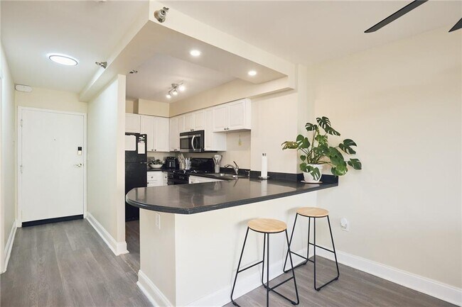 Photo - 2479 Peachtree Rd NE Unit 611