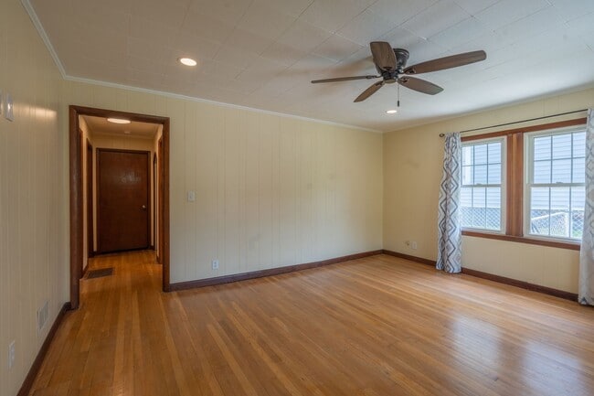 Photo - 3 bed and 1 bath house with fenced yard in Johnson City