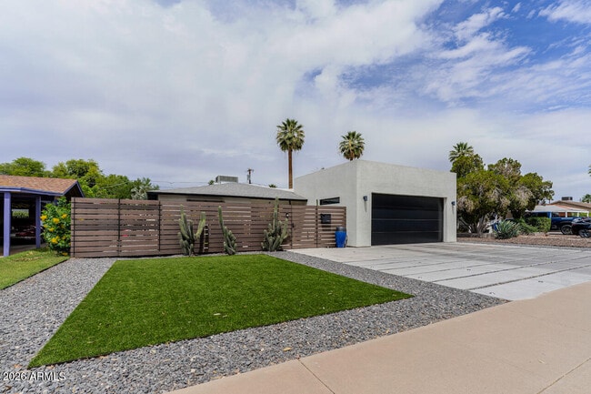 Photo - 2220 E Weldon Ave