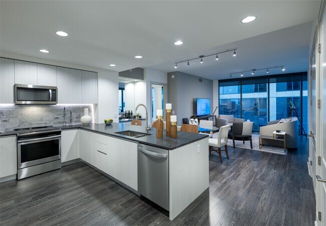 Photo - 1770 S Post Oak Ln Unit 2807