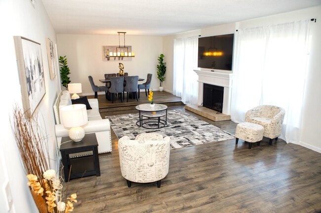 Photo - 176 W Gainsborough Rd
