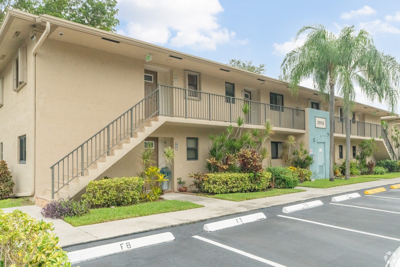 Alternar - Middle River Homes Condominiums