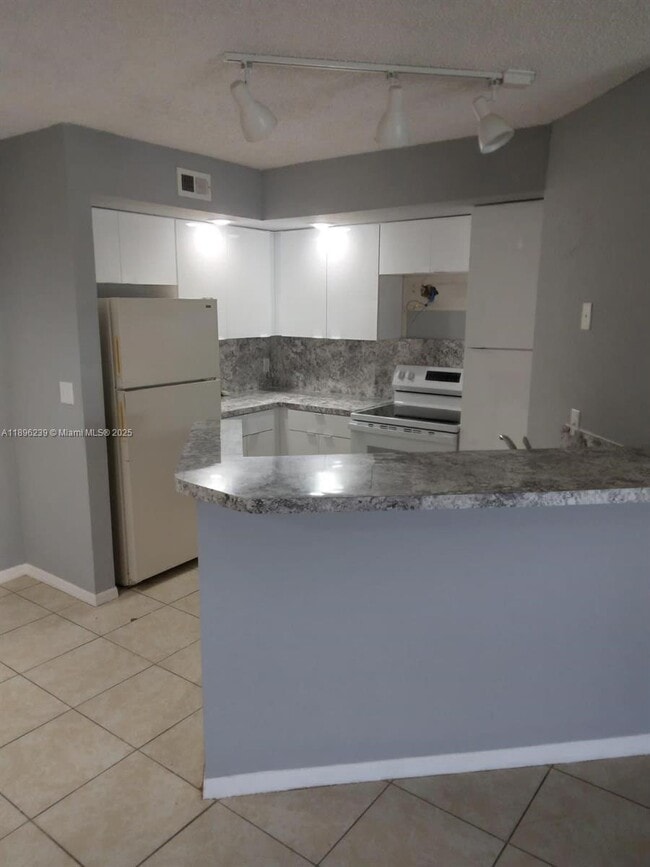 Photo - 1401 Village Blvd Unidad 913