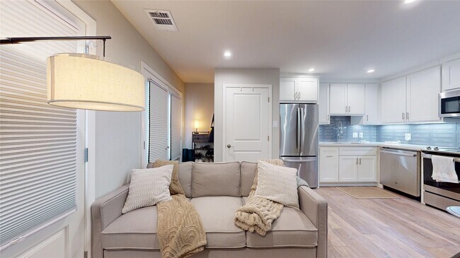 Photo - 1410 Hyde Park Blvd Unit 104