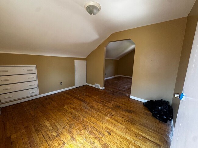 Photo - 11492 College St