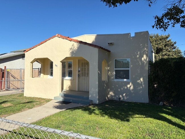 Building Photo - Charming 2+1 House nestled in the heart of Ventura, CA