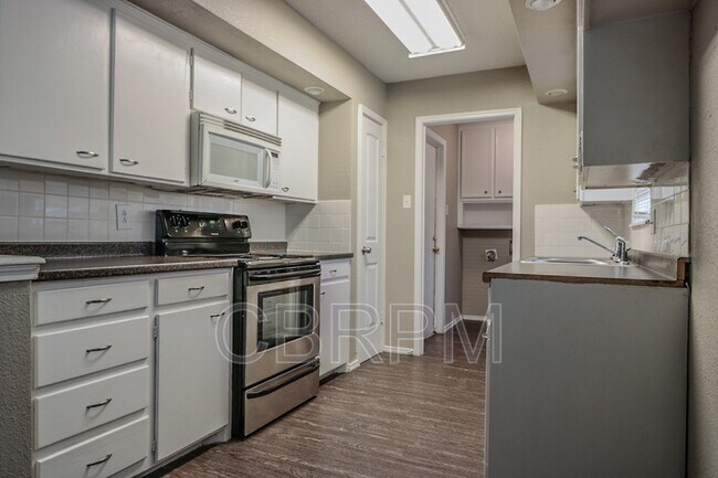 Photo - 4506 60th St