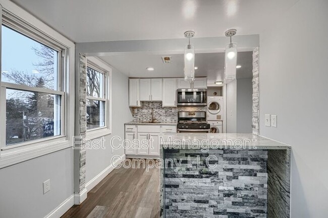 Building Photo - 4012 Fernhill Ave Unit 3FL