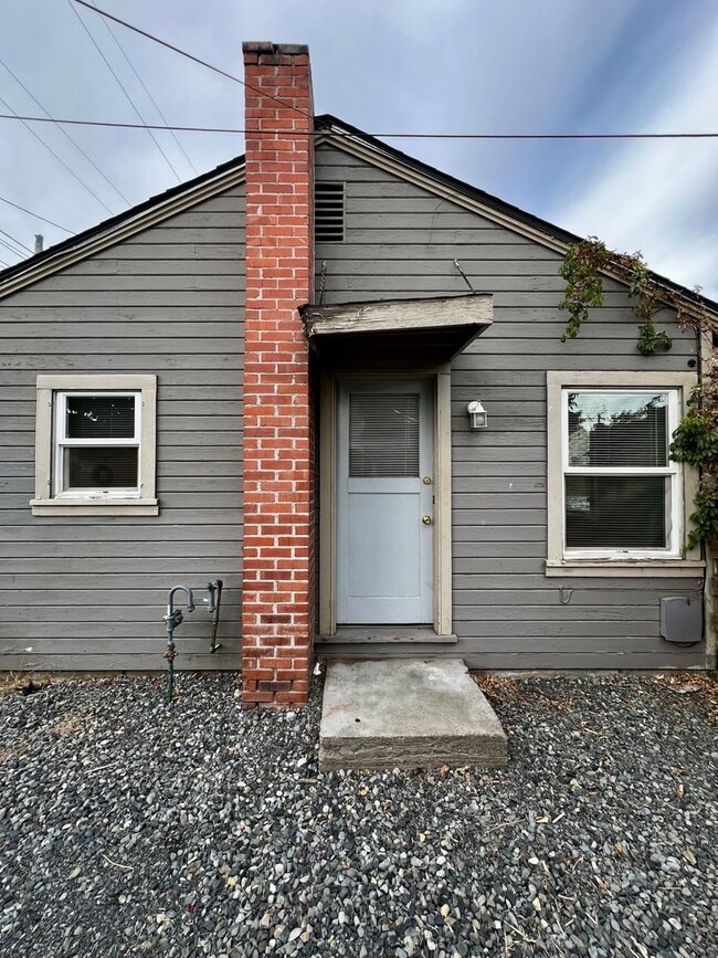 Building Photo - L708 Unit B