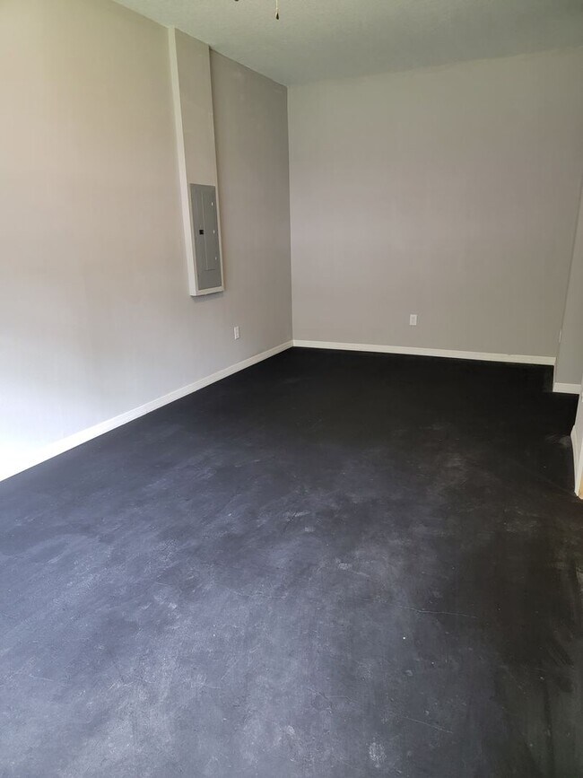 Industrial Style 2/1 in Inverness!!! House House Rental in