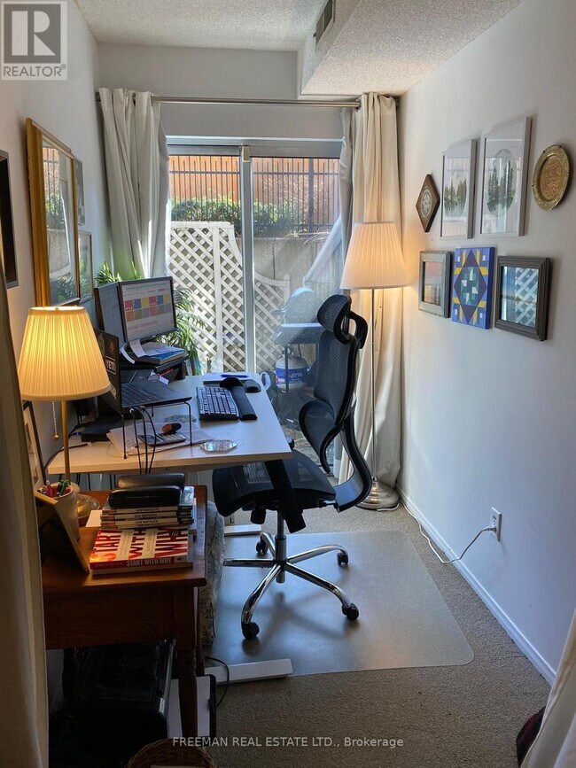 Photo - 217 St George St