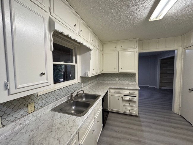 Photo - 3500 Sturgis Ln