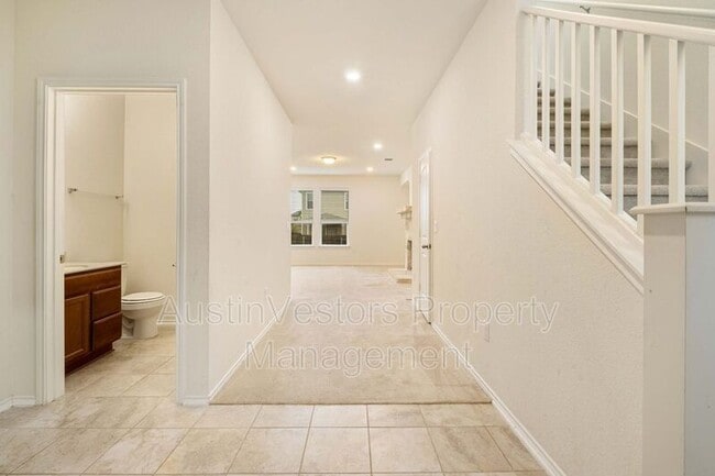 Photo - 907 Solitude Dr