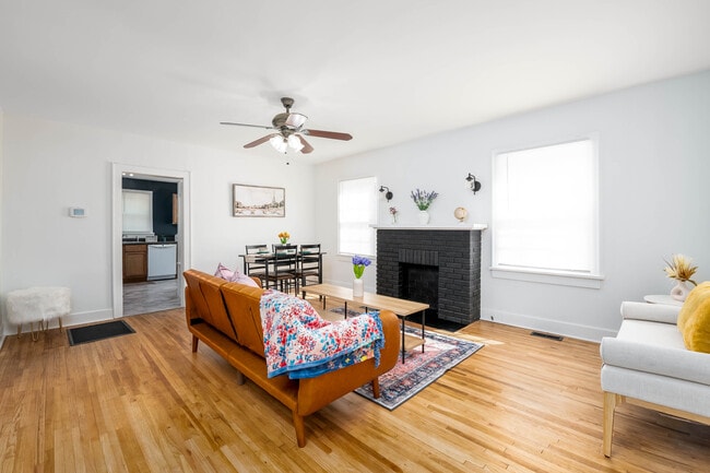406 E 8th Ave
