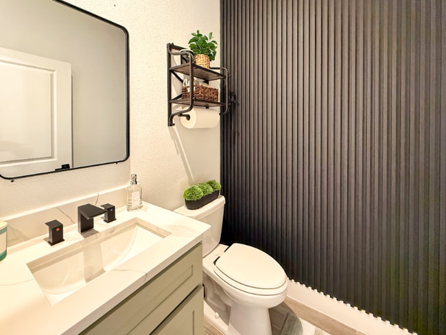 Photo - 4411 Holstein St