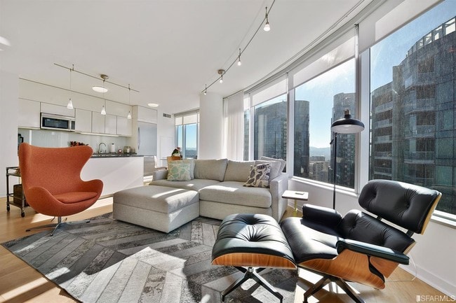 Photo - 338 Spear St