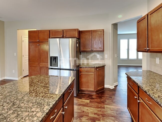 Photo - 804 Commerce Trl