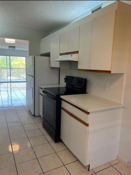 Photo - 12501 SW 14th St Unidad 315R