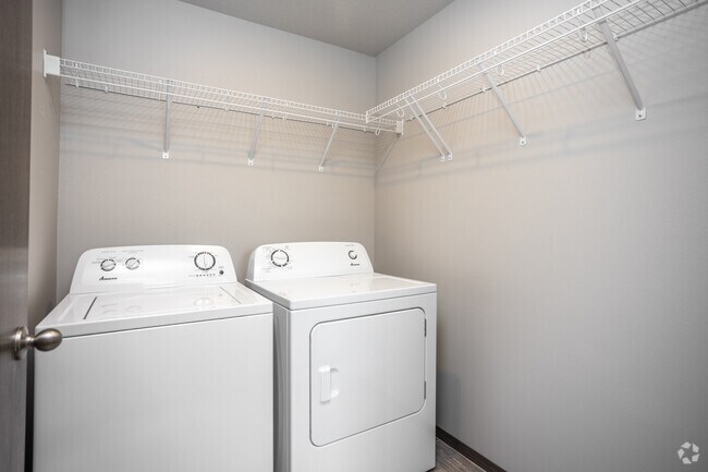 1BR, 1BA - 602 SF