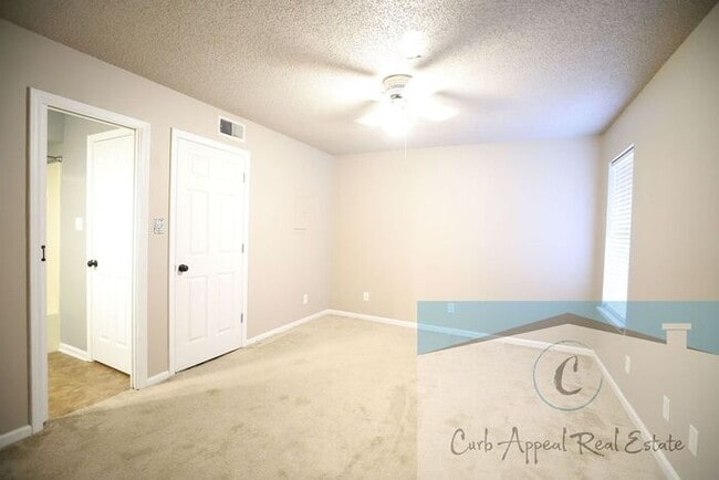 Photo - Beautiful 2 bedroom / 2 bath home with a fenced in yard!!