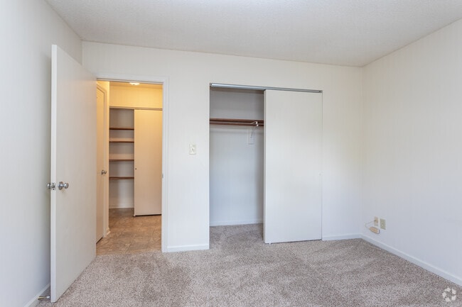 1BR, 1BA - 500SF- Bedroom