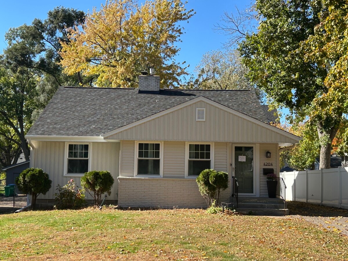 Photo - 4204 Webster Ave S