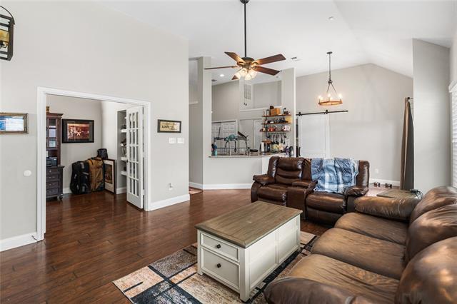 Photo - 2219 Greenview Dr